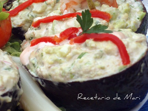 Aguacates rellenos de atún